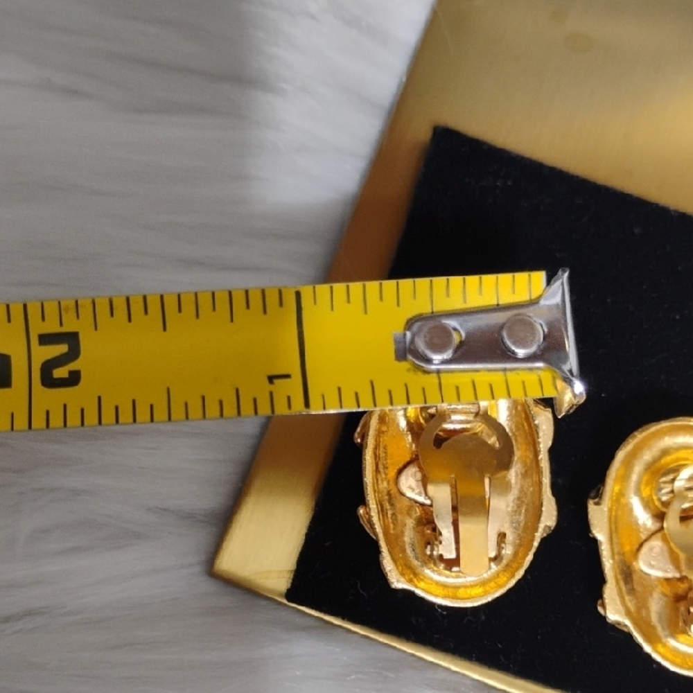 SALE! Authentic Chanel 1994 CC Coco Mark Oval Gold Plated Clip-On Earrings W Box - Picture 10 of 16
